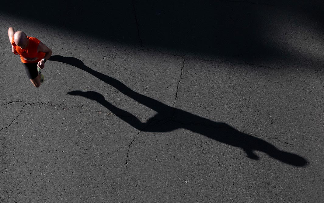 6º PUESTO: “La sombra del corredor es alargada” de Vicente Leis Sánchez